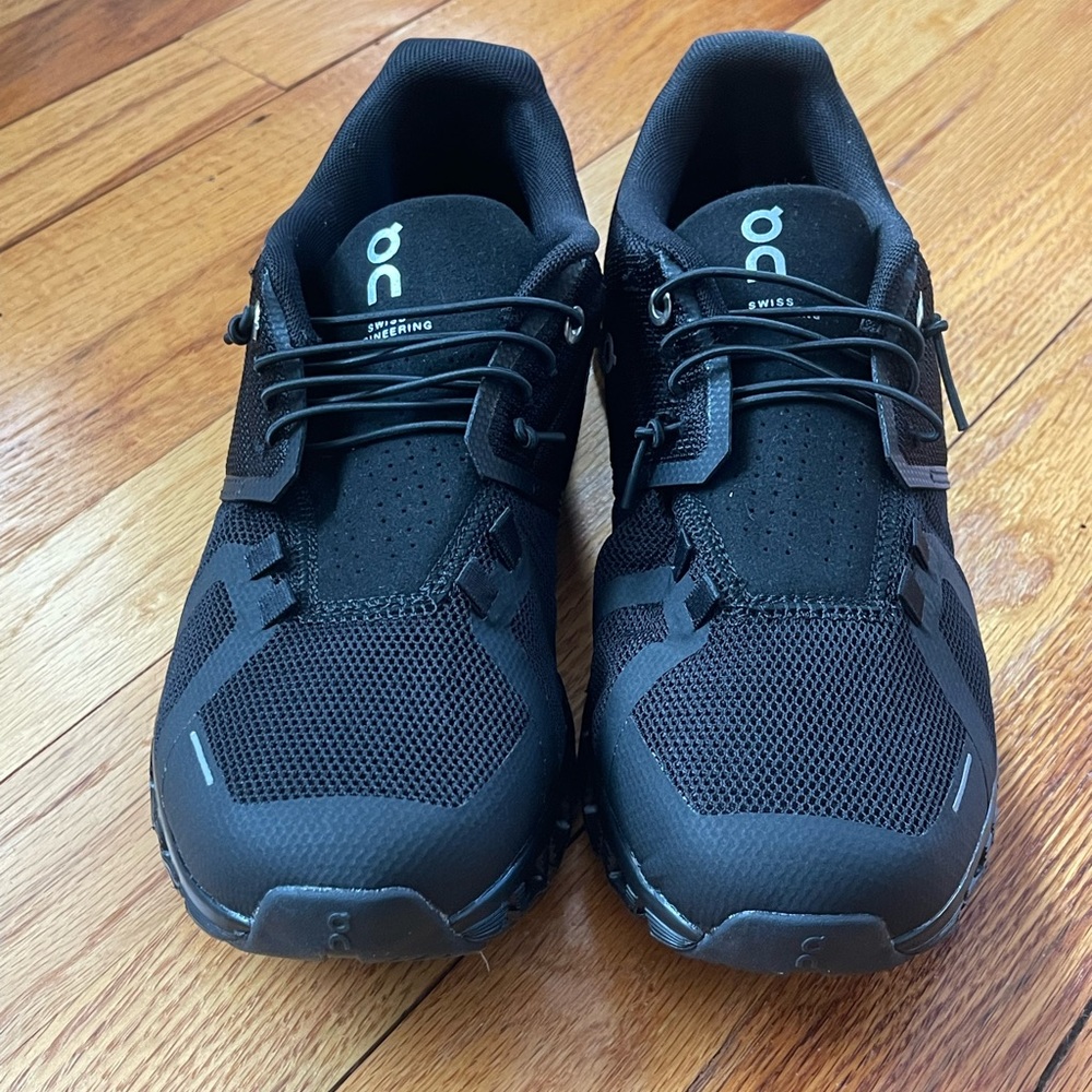 Never worn. NWOT Oncloud slip on sneakers